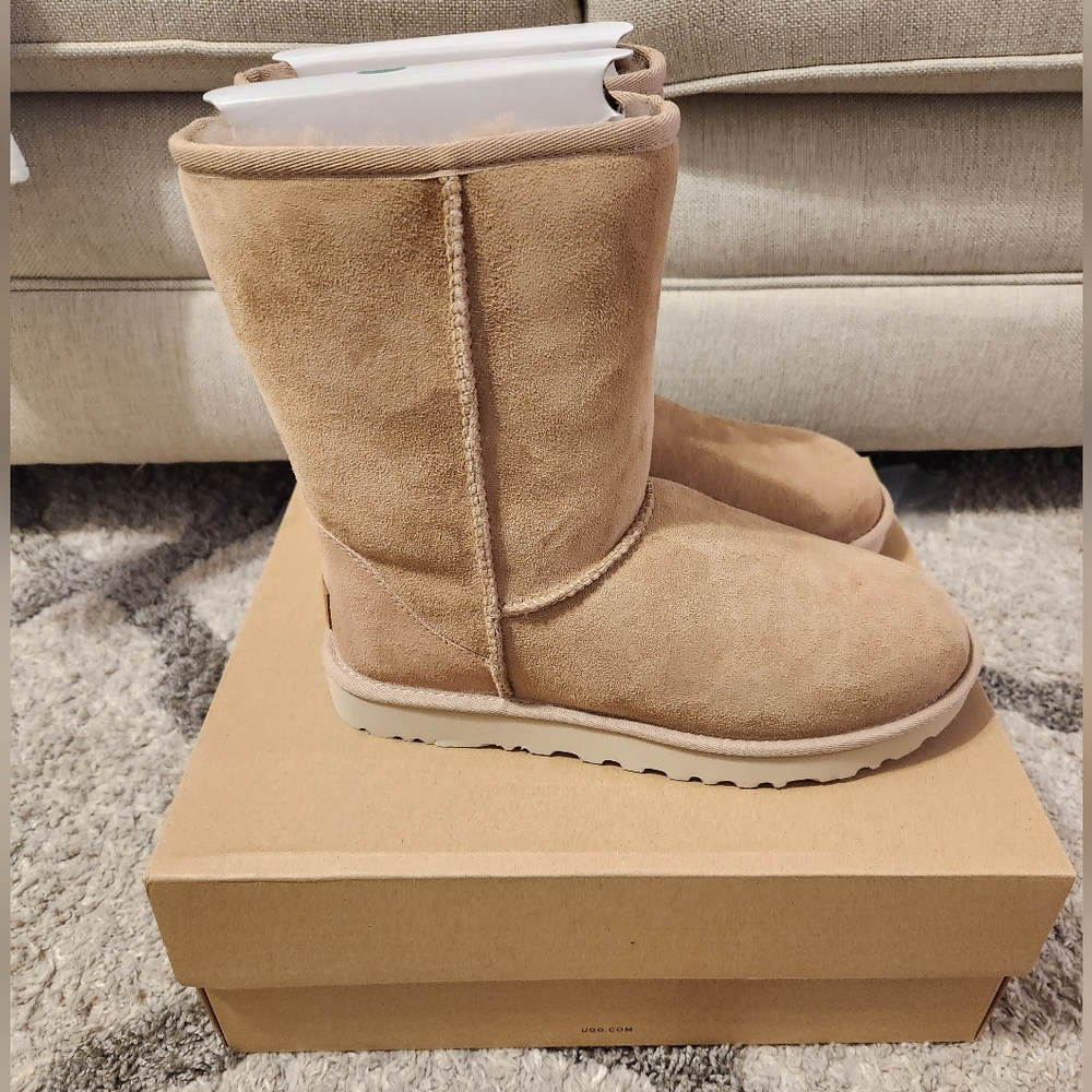 NEW UGG Classic Short II Boots - Women's - Picture 11 of 11